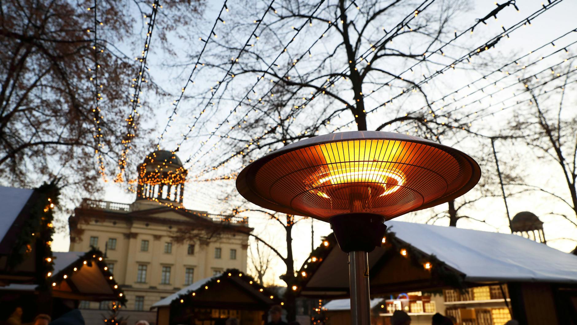 Der Weihnachtsmarkt am Schloss Charlottenburg wird dieses Jahr nicht stattfinden (Archivbild).