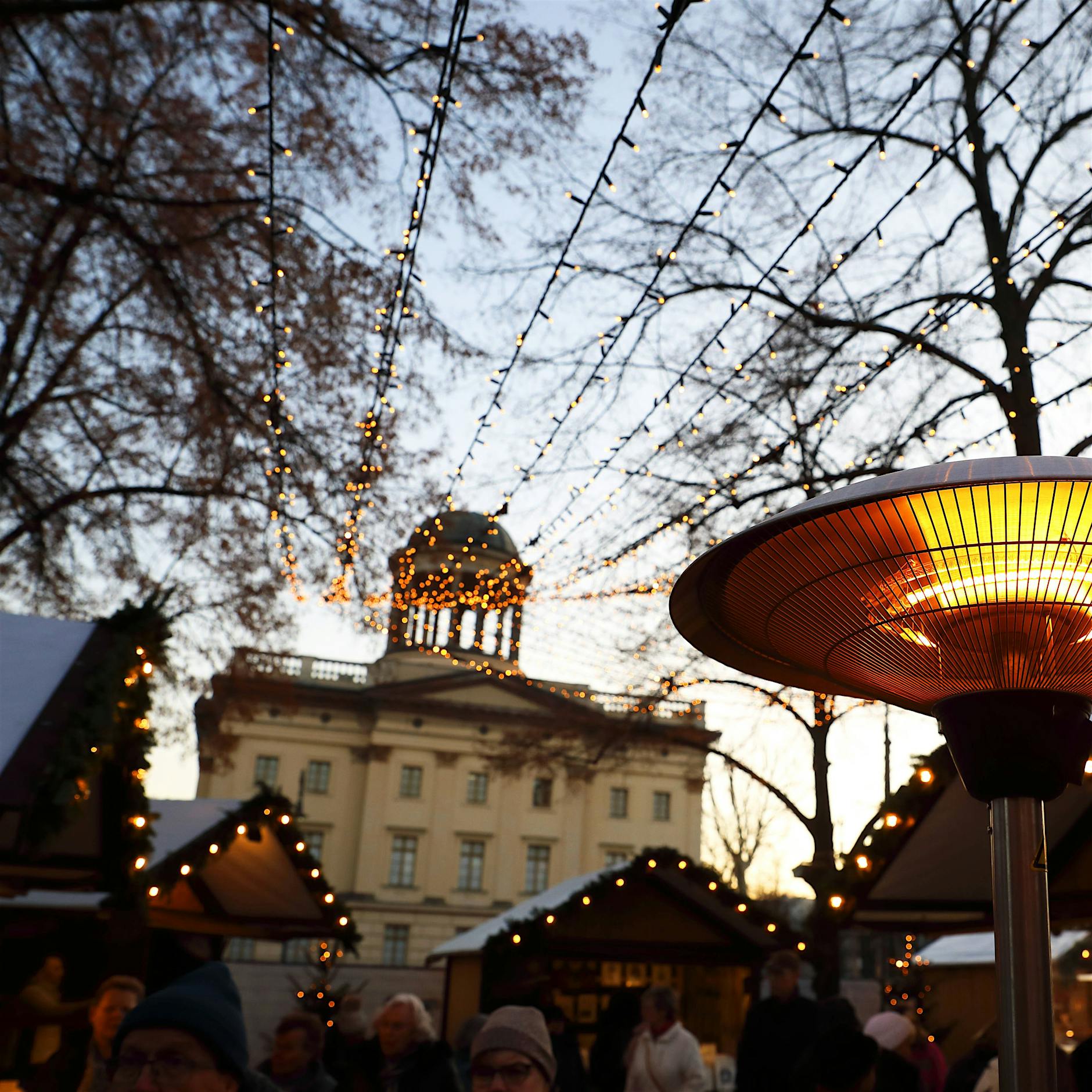 Wegen Corona-Regeln: Weihnachtsmarkt am Schloss Charlottenburg fällt aus