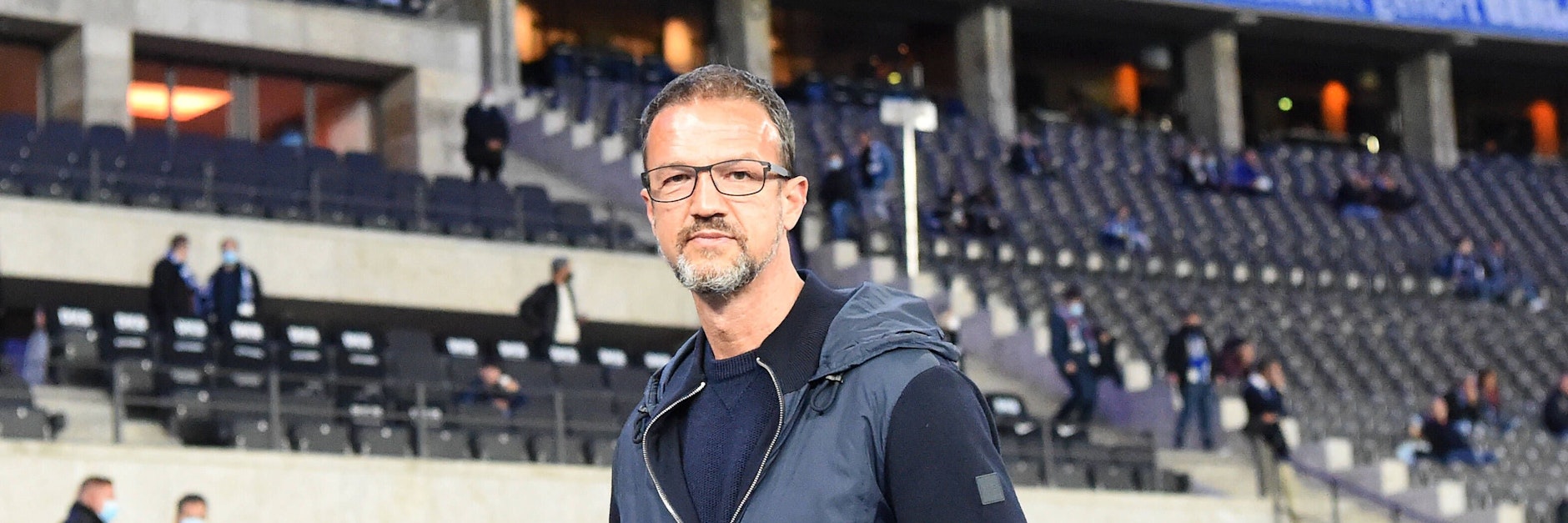 Manager Fredi Bobic bittet jetzt Herthas ungeimpfte Spieler zur Kasse.