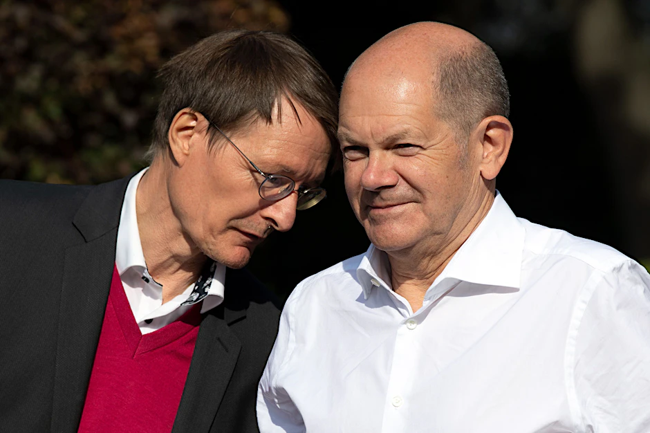 SPD-Kanzlerkandidat Olaf Scholz (r.) neben dem SPD-Gesundheitsexperten Karl Lauterbach. Lauterbach könnte gute Chancen auf ein Ministeramt haben.