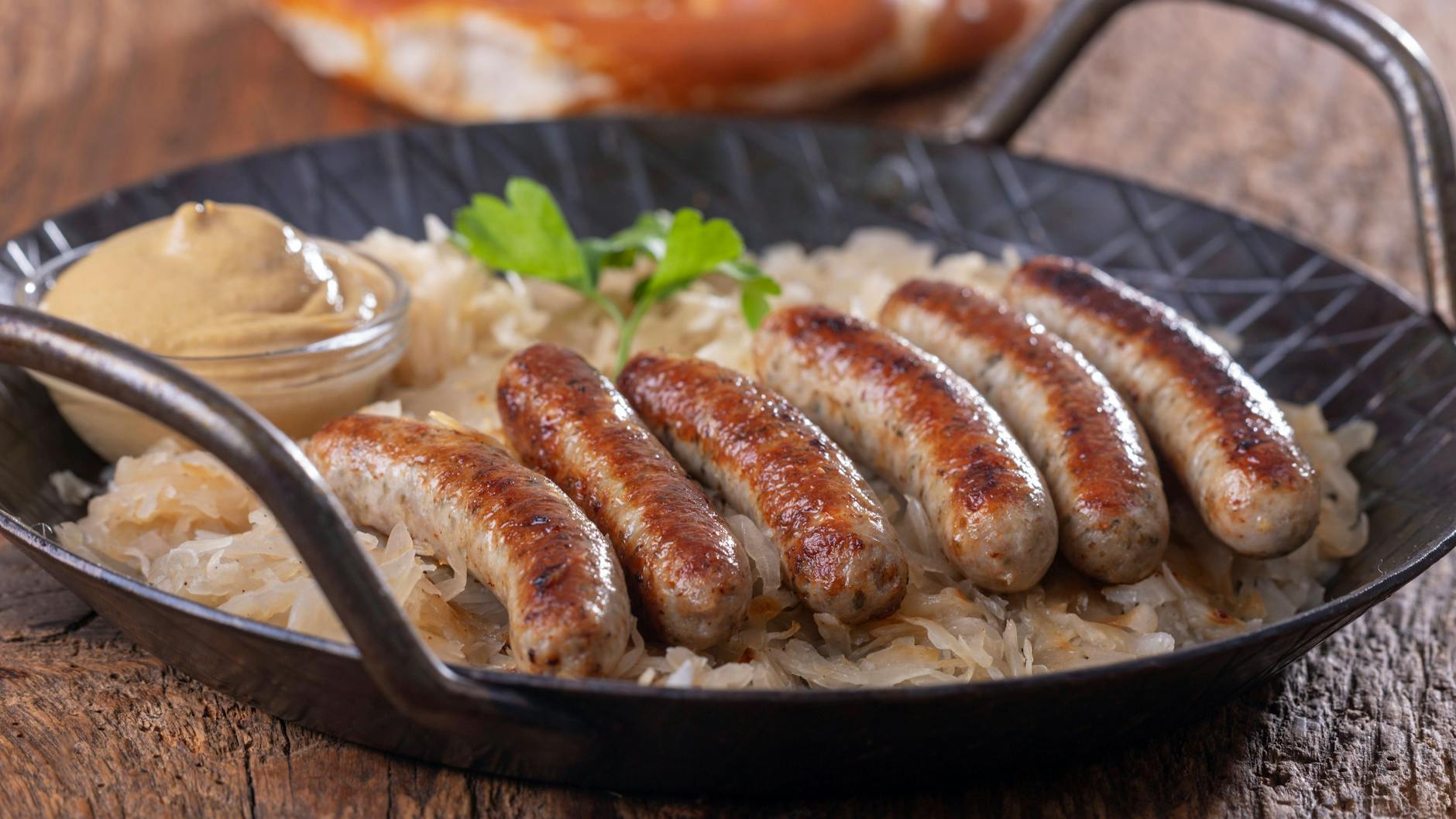 Senf aus Thüringen zur Bratwurst - etwas Schöneres gibt es nicht.