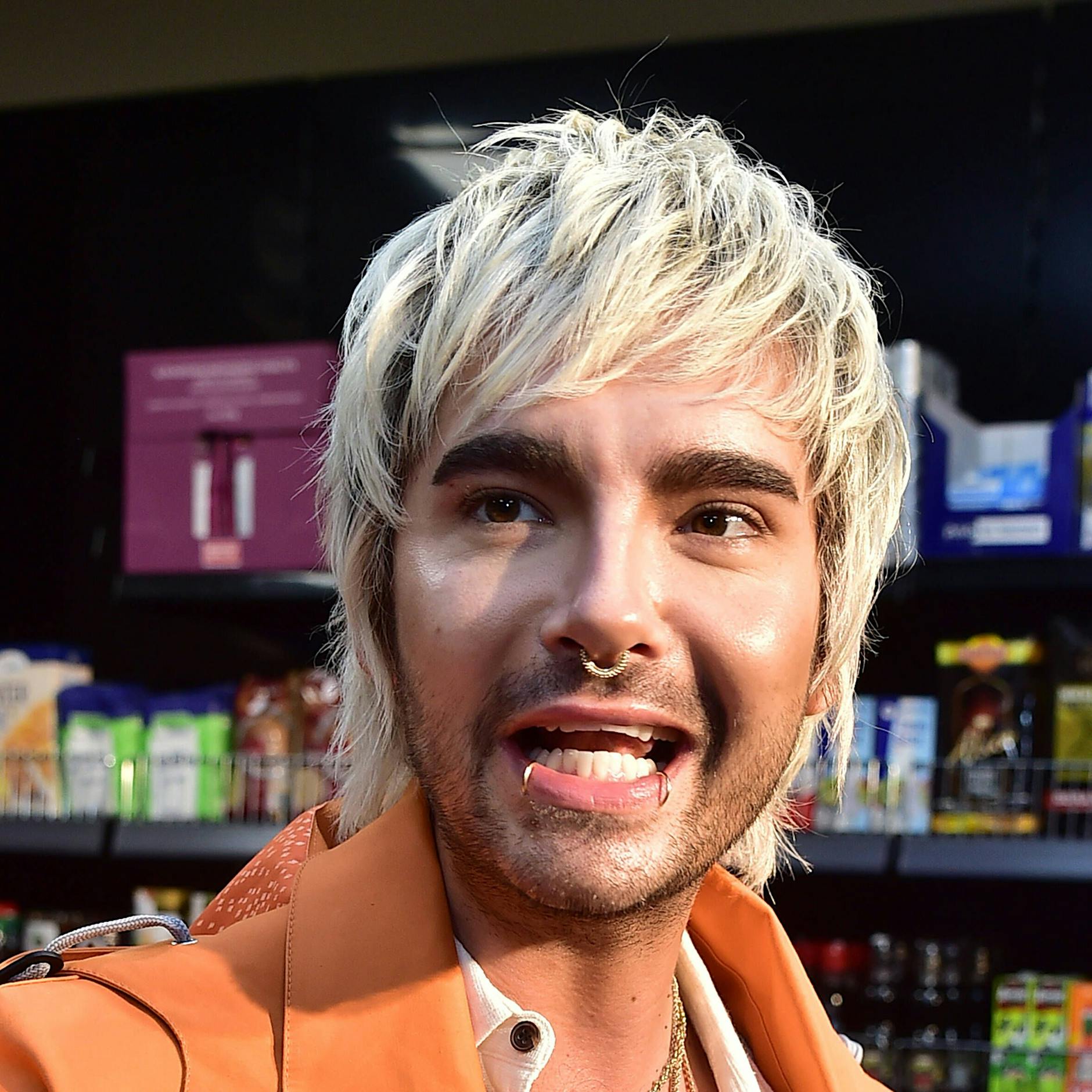 Pop-up-Späti eröffnet: Tokio-Hotel-Star Bill Kaulitz auf Dip-Visite in Berlin-Mitte