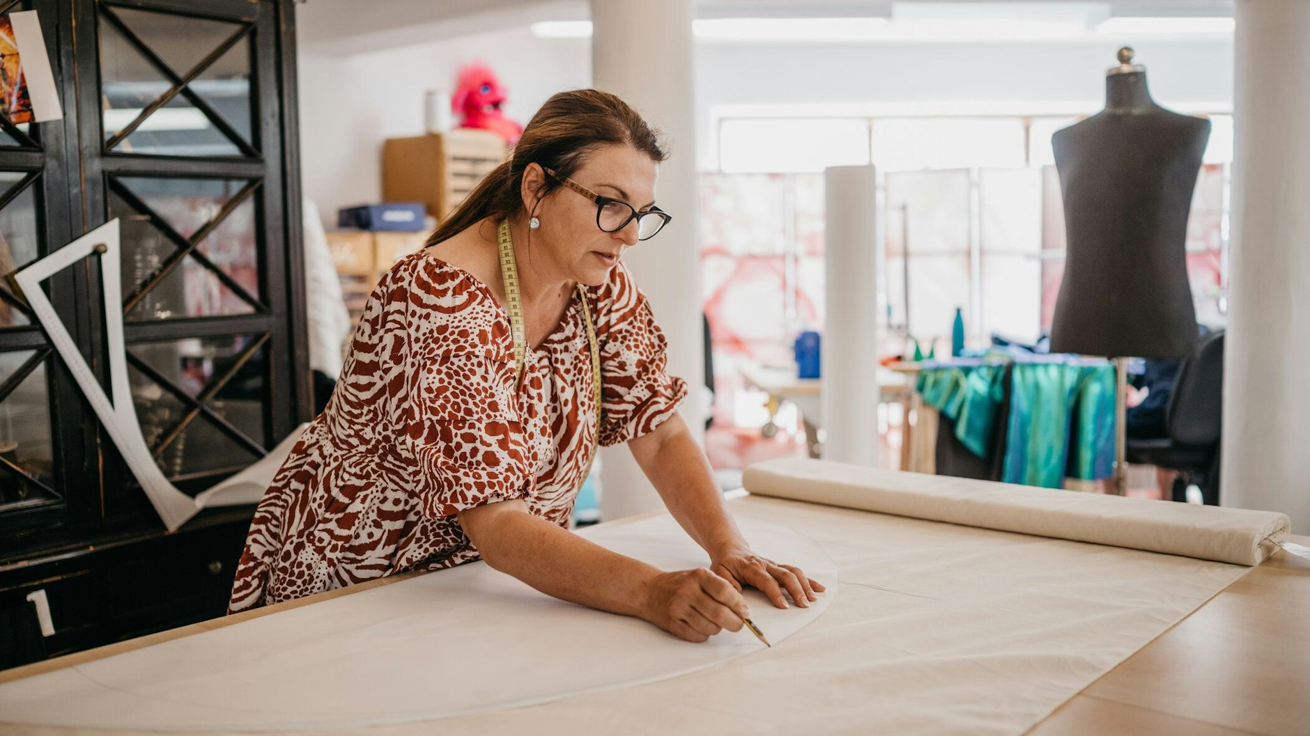 Alexandra Brandner ist als Kostümbildnerin für die irren Bühnen-Gewänder bei The Masked Singer verantwortlich.