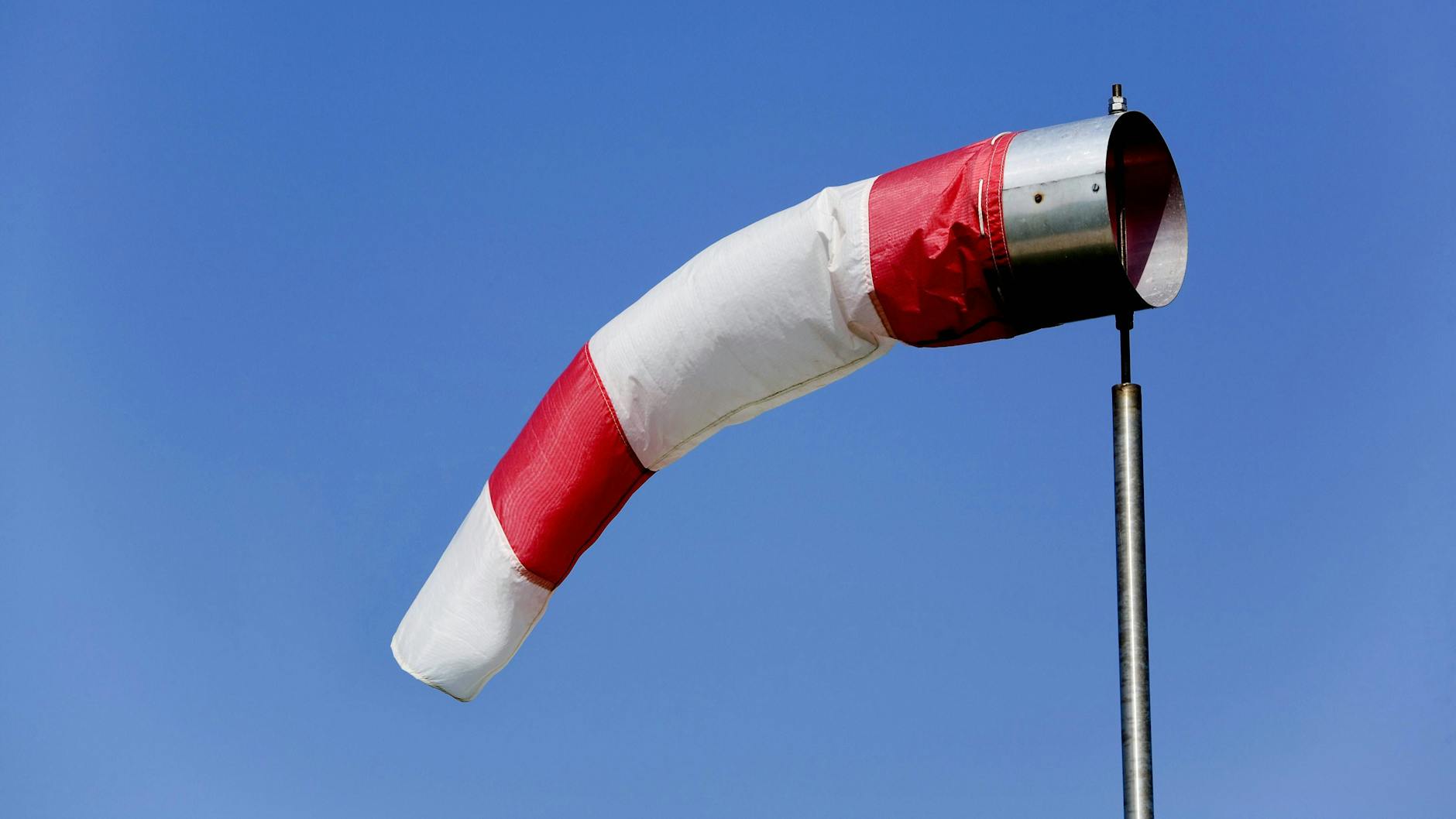 Könnte eine Corona-Infektion zu Potenzstörungen führen? Die Erkenntnisse eines Andrologen aus Münster deuten darauf hin (Symbolbild).