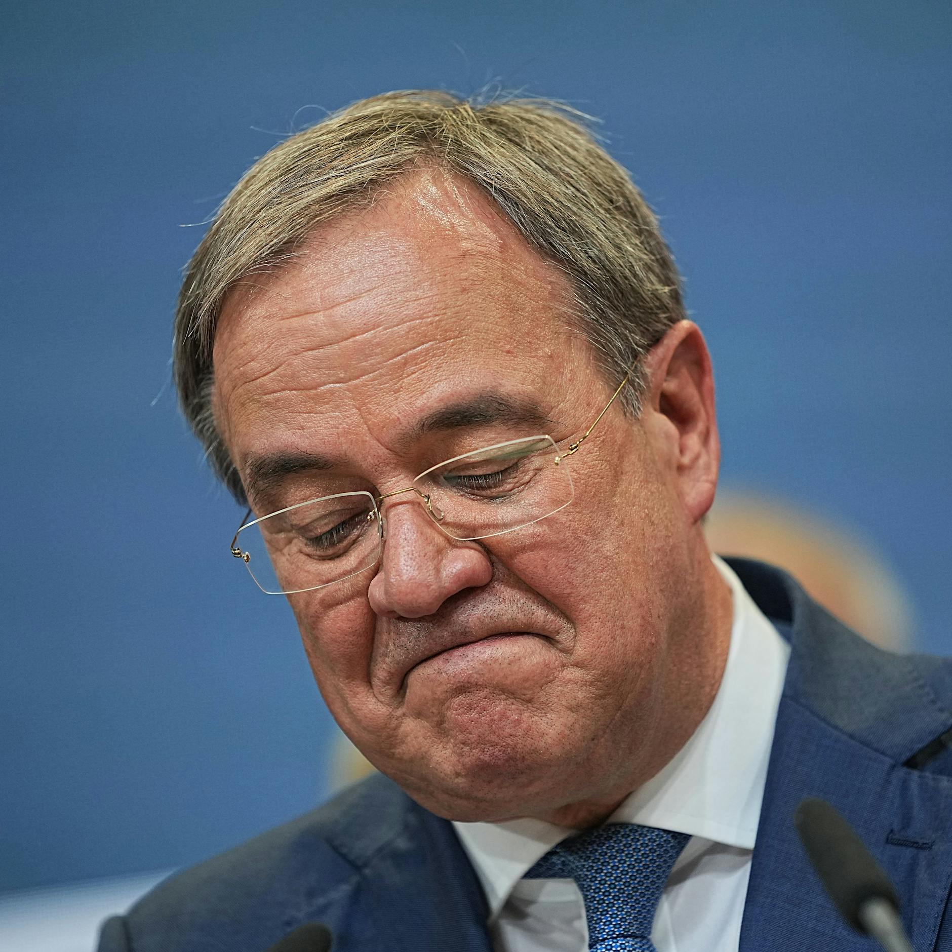 Laschet deutet Rückzug an und in der Union brodelt der Ärger