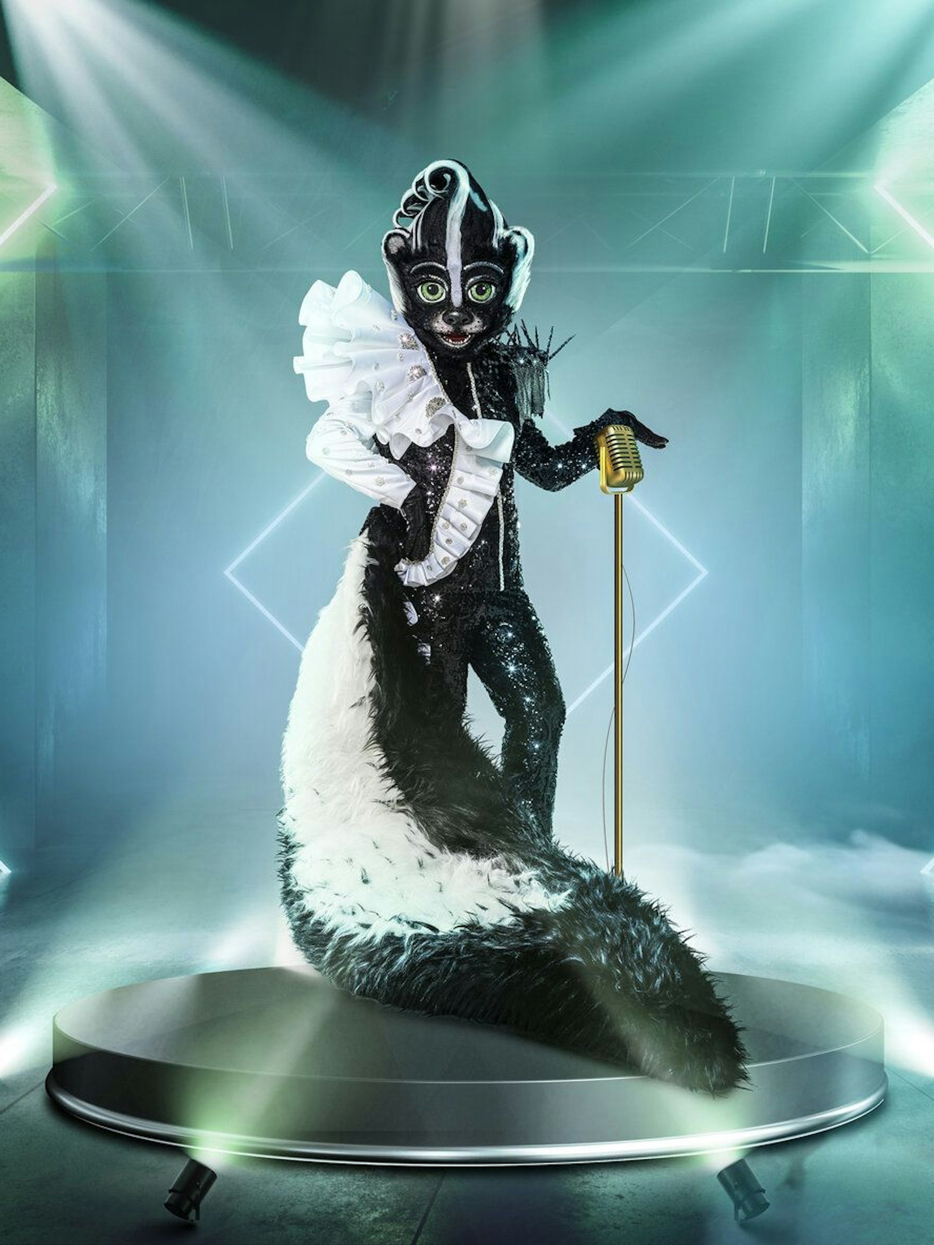 500 Arbeitsstunden stecken in diesem extravaganten Stinktier-Kostüm für „The Masked Singer“.