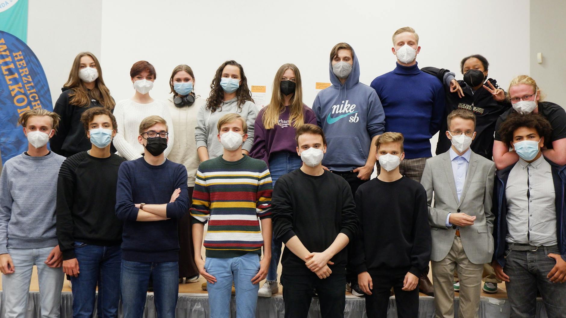 Diese Schüler aus dem Berliner Landesschülerausschuss (LSA) haben gemeinsam auf unsere sieben Fragen geantwortet: Sie alle wünschen sich mehr Partizipationsmöglichkeiten für Kinder und Jugendliche.