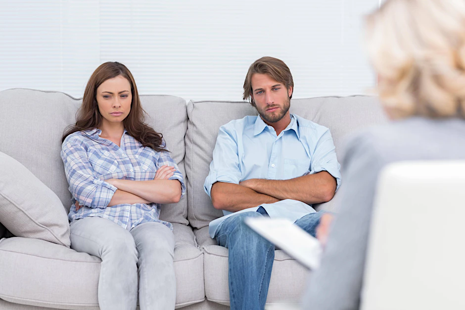 Wenn Paare sich nichts mehr zu sagen haben, gehen sie zur Therapie (Symbolfoto). Das sei viel zu spät, sagt die Expertin.