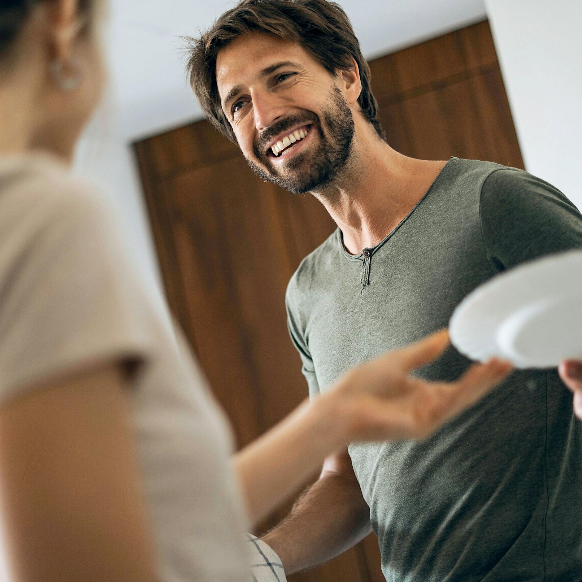 Wie kriege ich meinen Mann dazu, ordentlicher zu sein und beim Putzen zu helfen?