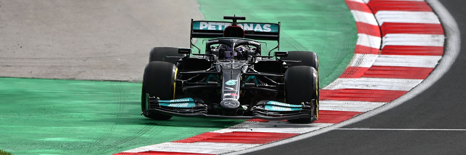 Der Mercedes-Bolide von Lewis Hamilton bekam den vierten Motor in dieser Saison, dafür setzte es eine Strafe.