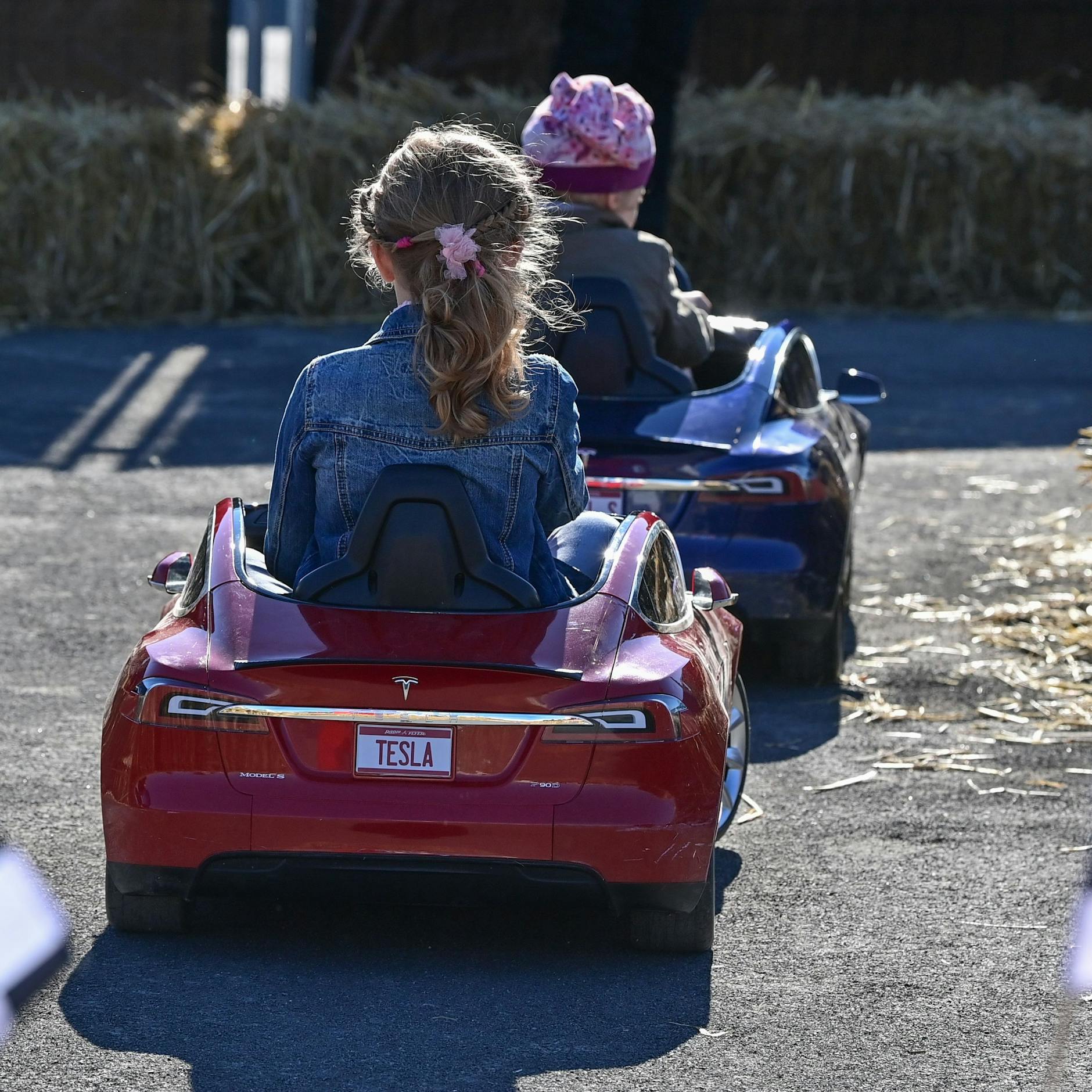 Auch für die kleinsten gab es Teslas zum Fahren.