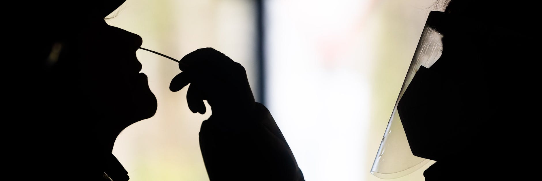 Nach dem Ende der kostenlosen Corona-Schnelltests wird es in Neukölln unter Umständen weiter möglich sein, sich gratis testen zu lassen (Symbolbild).