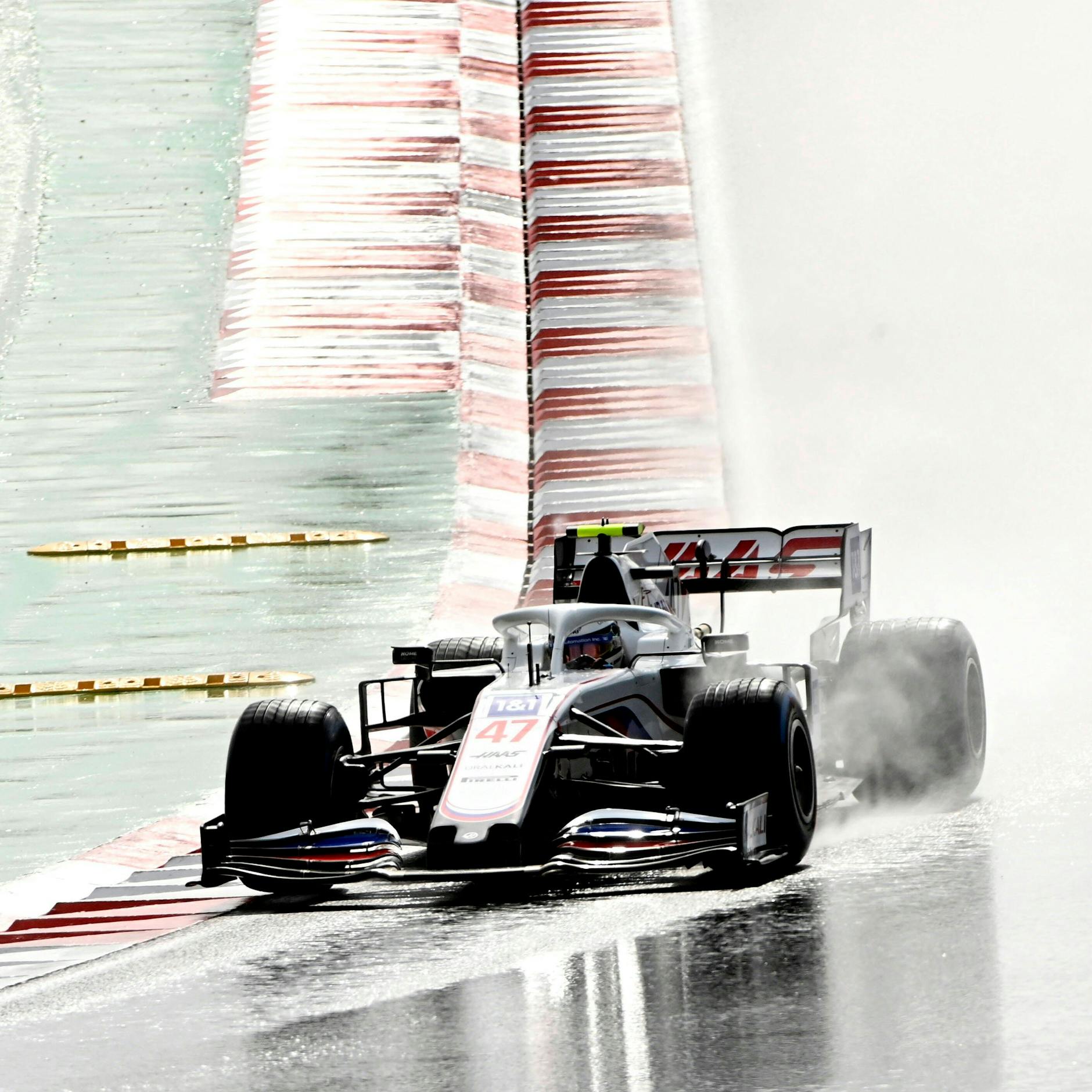 Mick Schumacher nahm die Kurven in seinem Haas-Boliden rasant, aber mit Gefühl. 