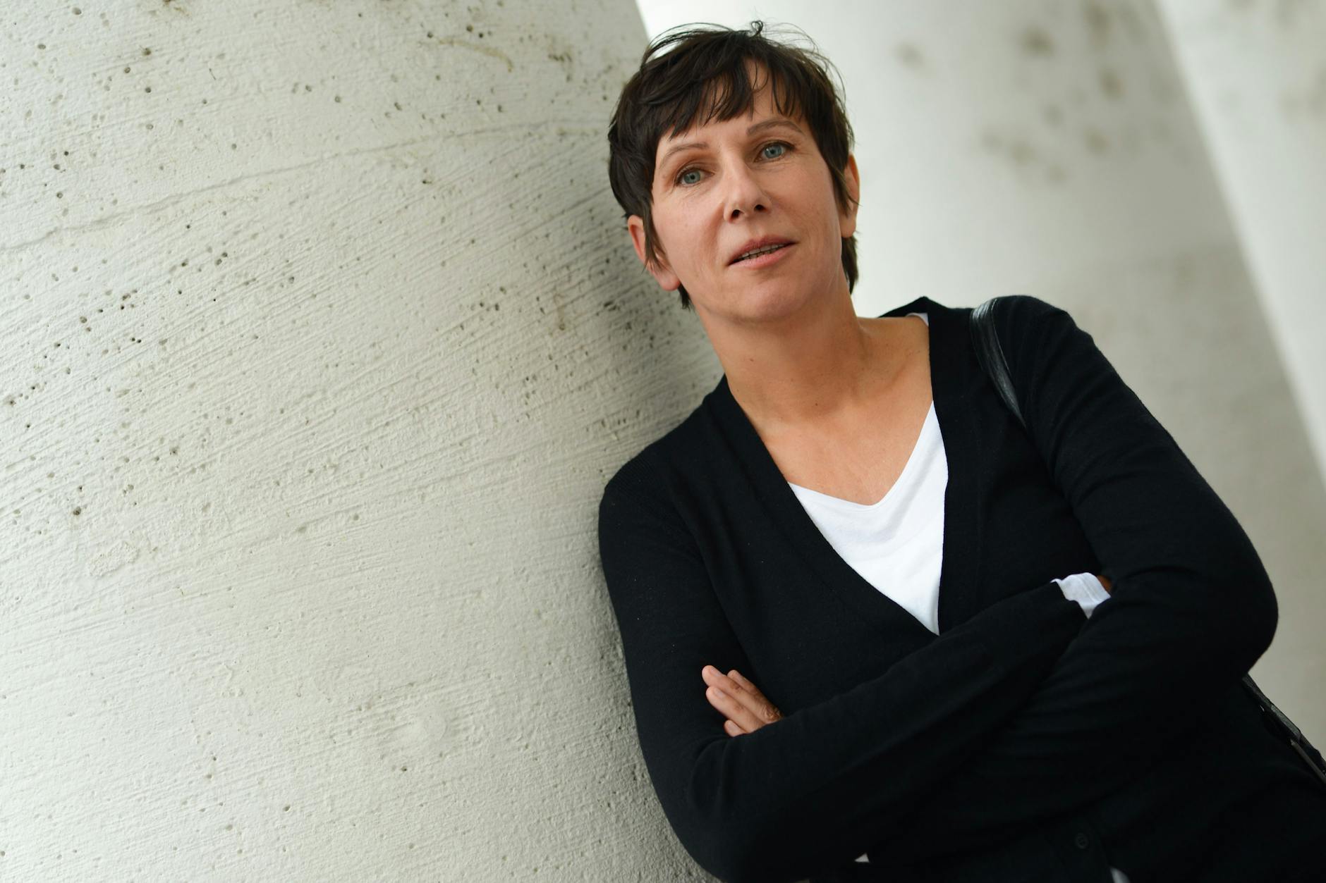 In ihrem neuen Roman schreibt Angelika Klüssendorf über die Lebenden und die Toten eines Dorfes.