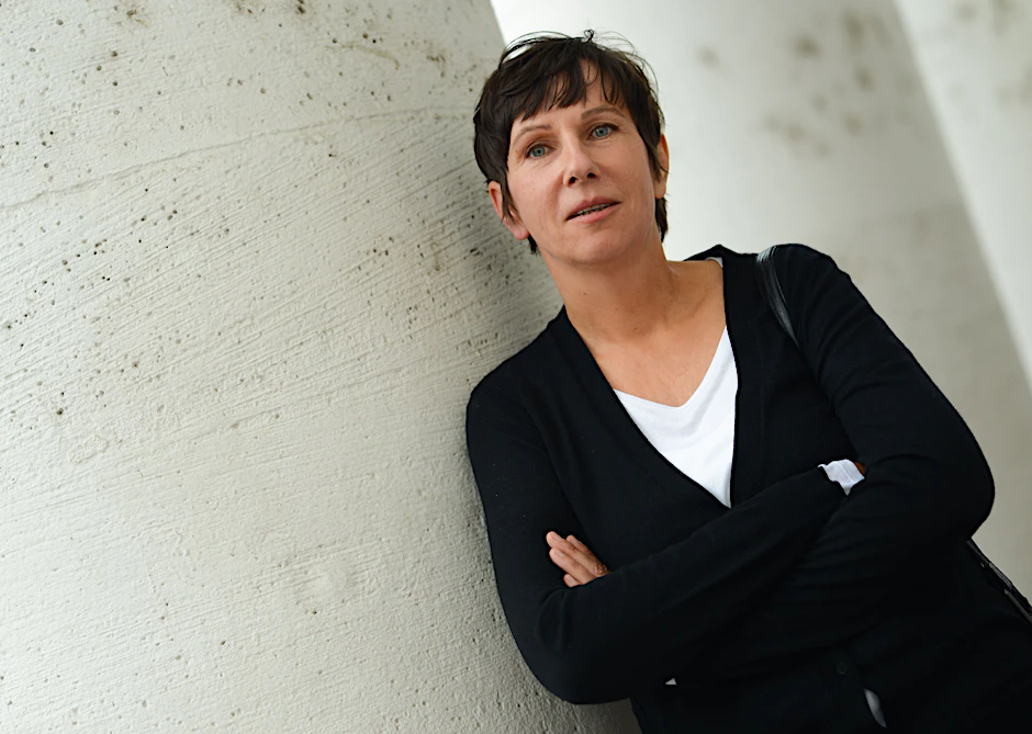 In ihrem neuen Roman schreibt Angelika Klüssendorf über die Lebenden und die Toten eines Dorfes.