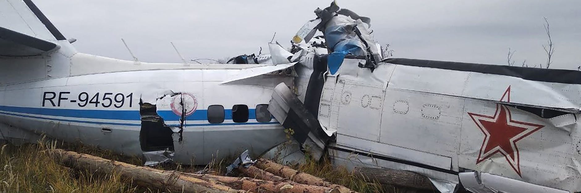 Ein Flugzeug mit mehr als 20 Menschen an Bord ist am Sonntag in der russischen Teilrepublik Tatarstan abgestürzt.