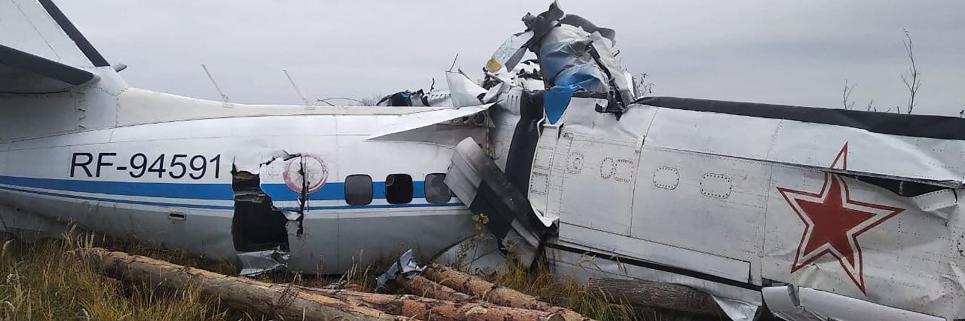 Ein Flugzeug mit mehr als 20 Menschen an Bord ist am Sonntag in der russischen Teilrepublik Tatarstan abgestürzt.