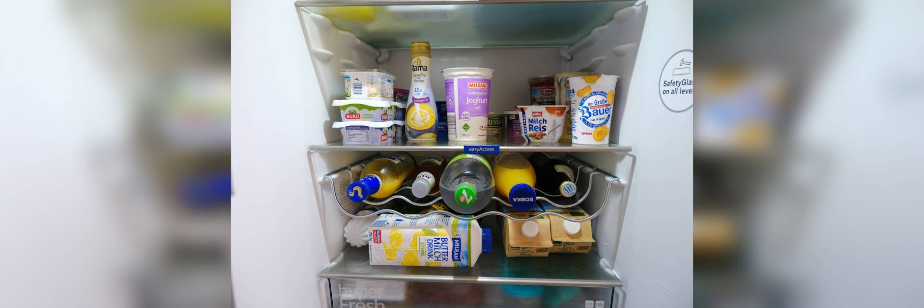 Manchmal stinkt der Kühlschrank. Mit vier einfachen Tricks riecht er wieder gut.