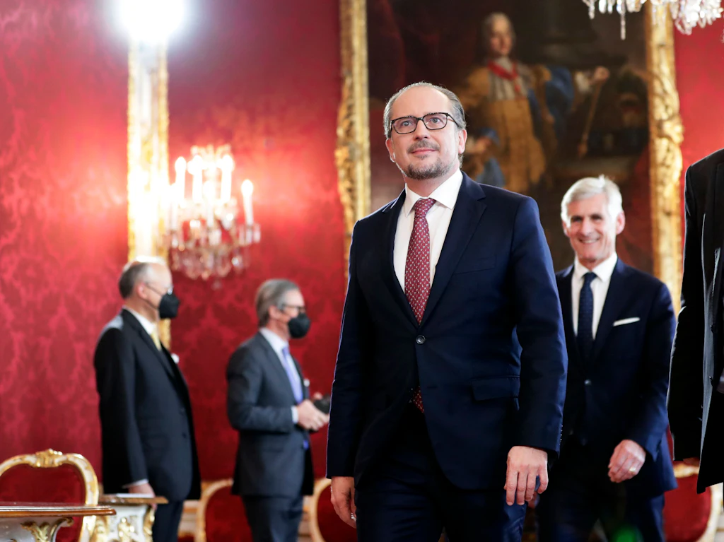 Neuer Kanzler in Österreich: Diplomat Schallenberg vereidigt
