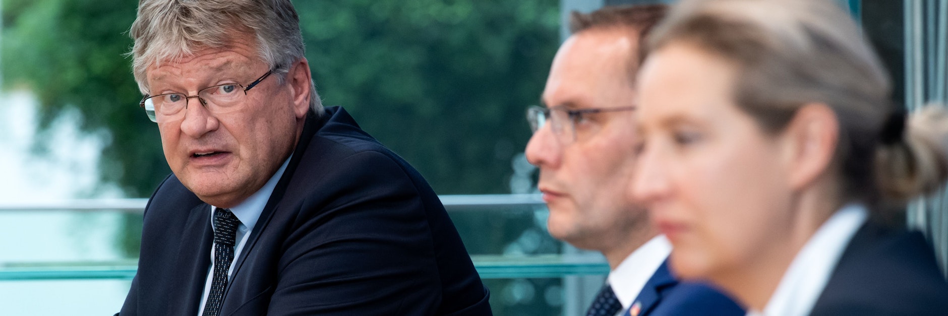 Am Tag nach der Bundestagswahl: Jörg Meuthen (l.) stritt in der Öffentlichkeit mit den AfD-Spitzenkandidaten Tino Chrupalla und Alice Weidel.