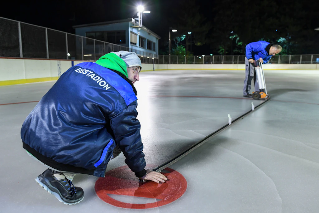 Eisstadion Neukölln: Endlich wieder Schlittschuhlaufen