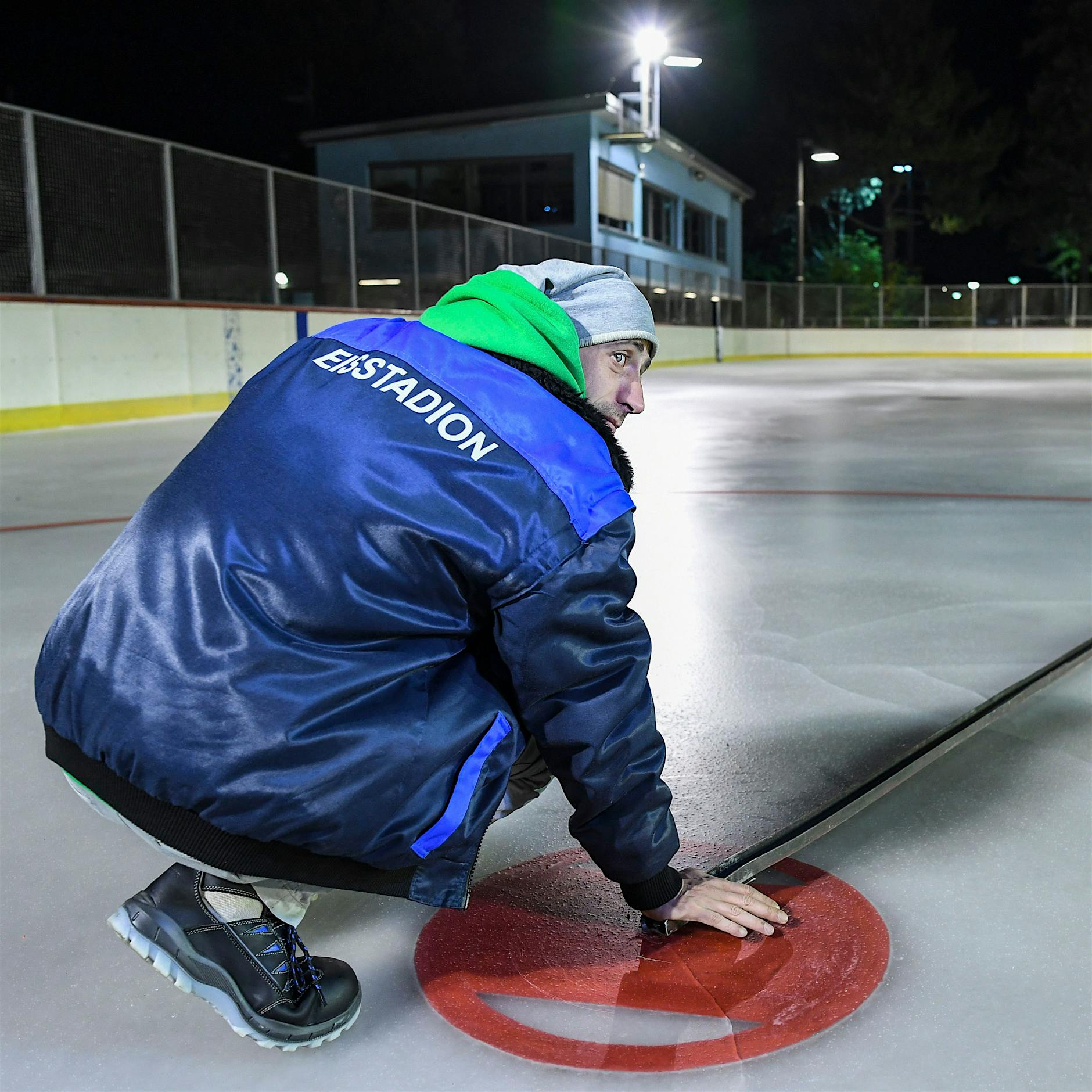 Eisstadion Neukölln: Endlich wieder Schlittschuhlaufen