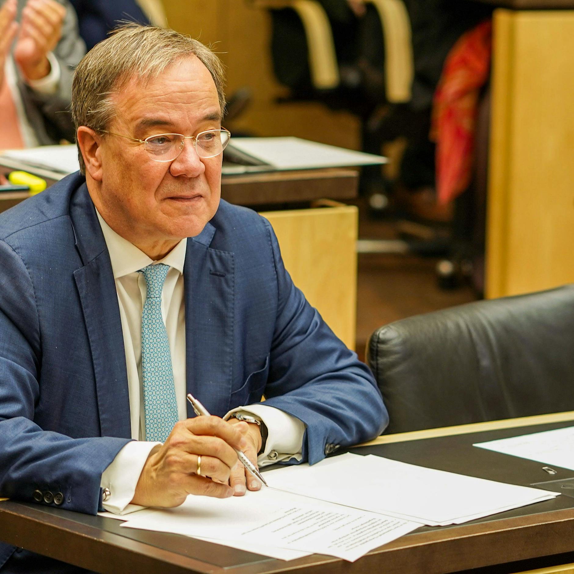 Kein Abtritts-Datum: Parteichef Armin Laschet bleibt noch ein Weilchen