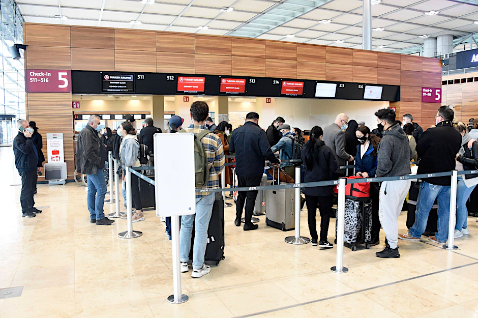 Es hat Streit zwischen Flughafen, Bundespolizei und Fluglinien wie der Lufthansa gegeben.