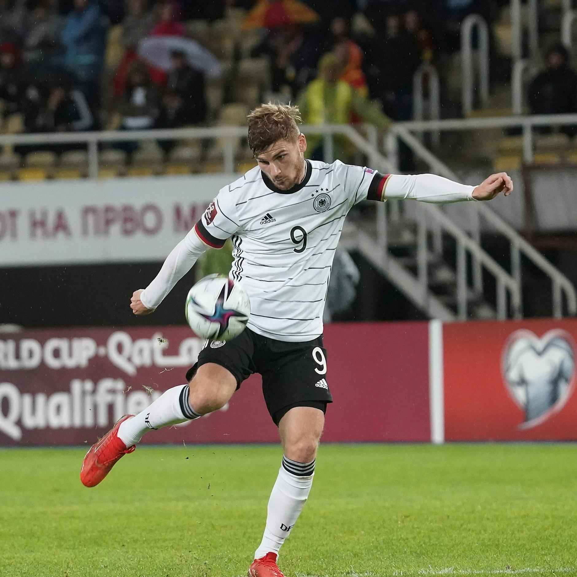 Timo Werner mit Volleyschuss zum 3:0.