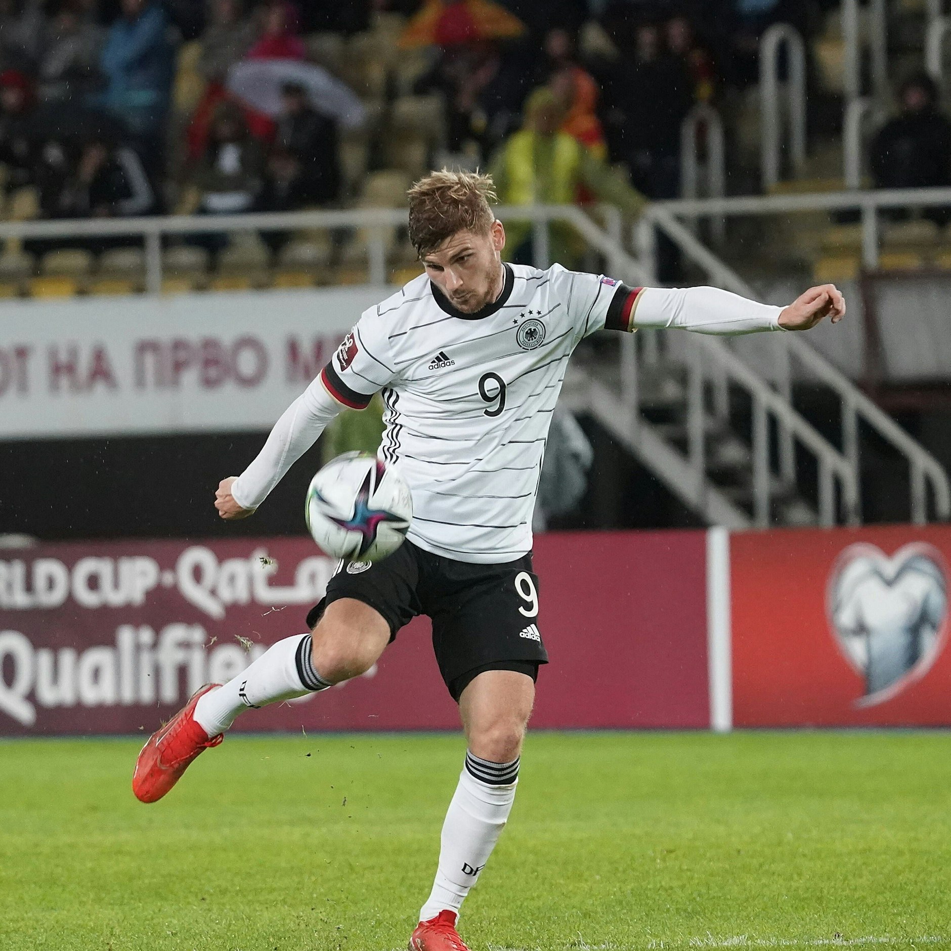 Timo Werner mit Volleyschuss zum 3:0.