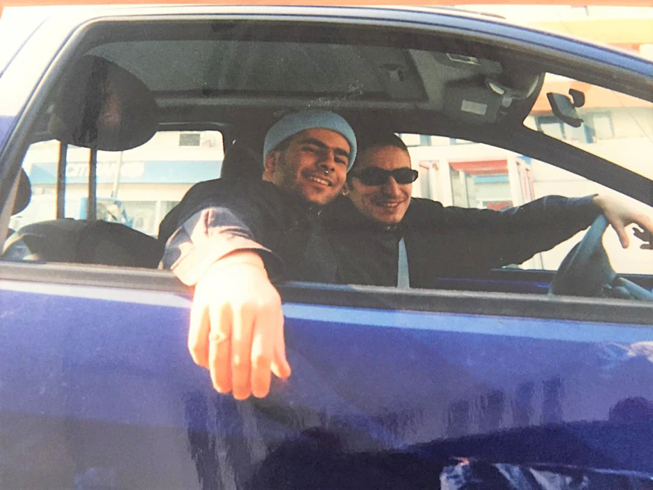 In den Neunzigern in Wedding: Arye Sharuz Shalicar auf dem Beifahrersitz im Auto eines Kumpels.
