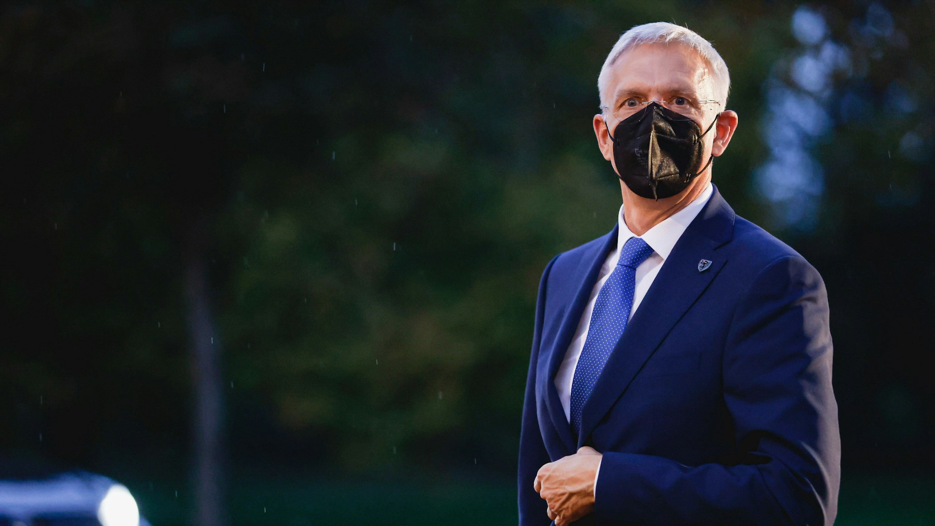 Der lettische Regierungschef Krisjans Karins forderte seine Landsleute zur Einhaltung der verschärften Maßnahmen auf. Der Gesundheitsnotstand wurde für drei Monate ausgerufen. 