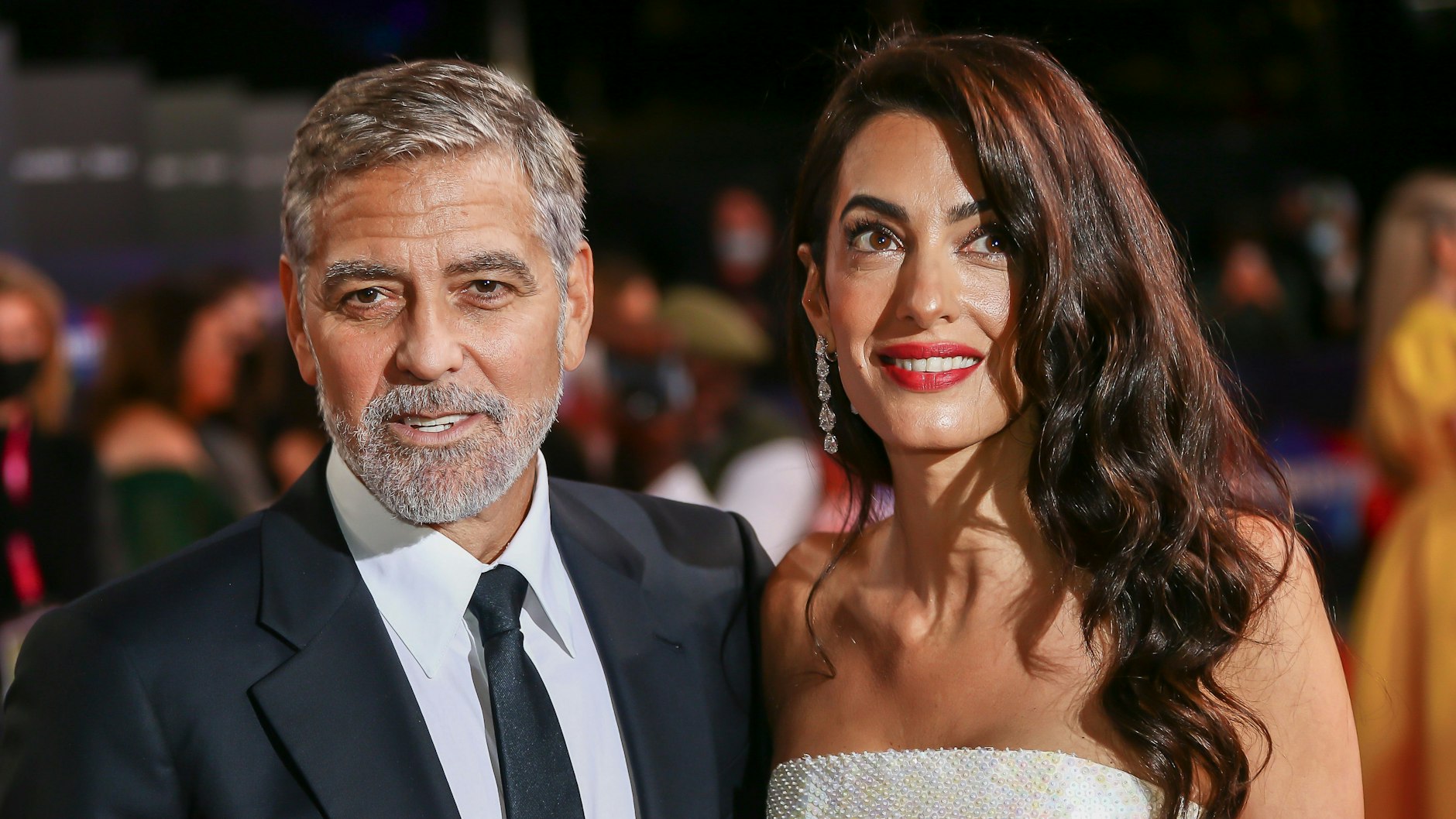 George Clooney und Amal Clooney sind Eltern von Zwillingen, Ella und Alexander (beide 4).