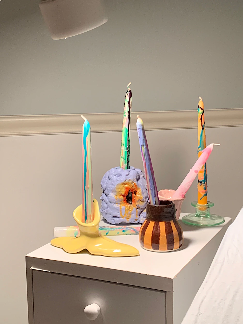 Für Nachschub ist gesorgt: Das New Yorker Label Love Dose Candles bietet ein Kerzen-Abo an.