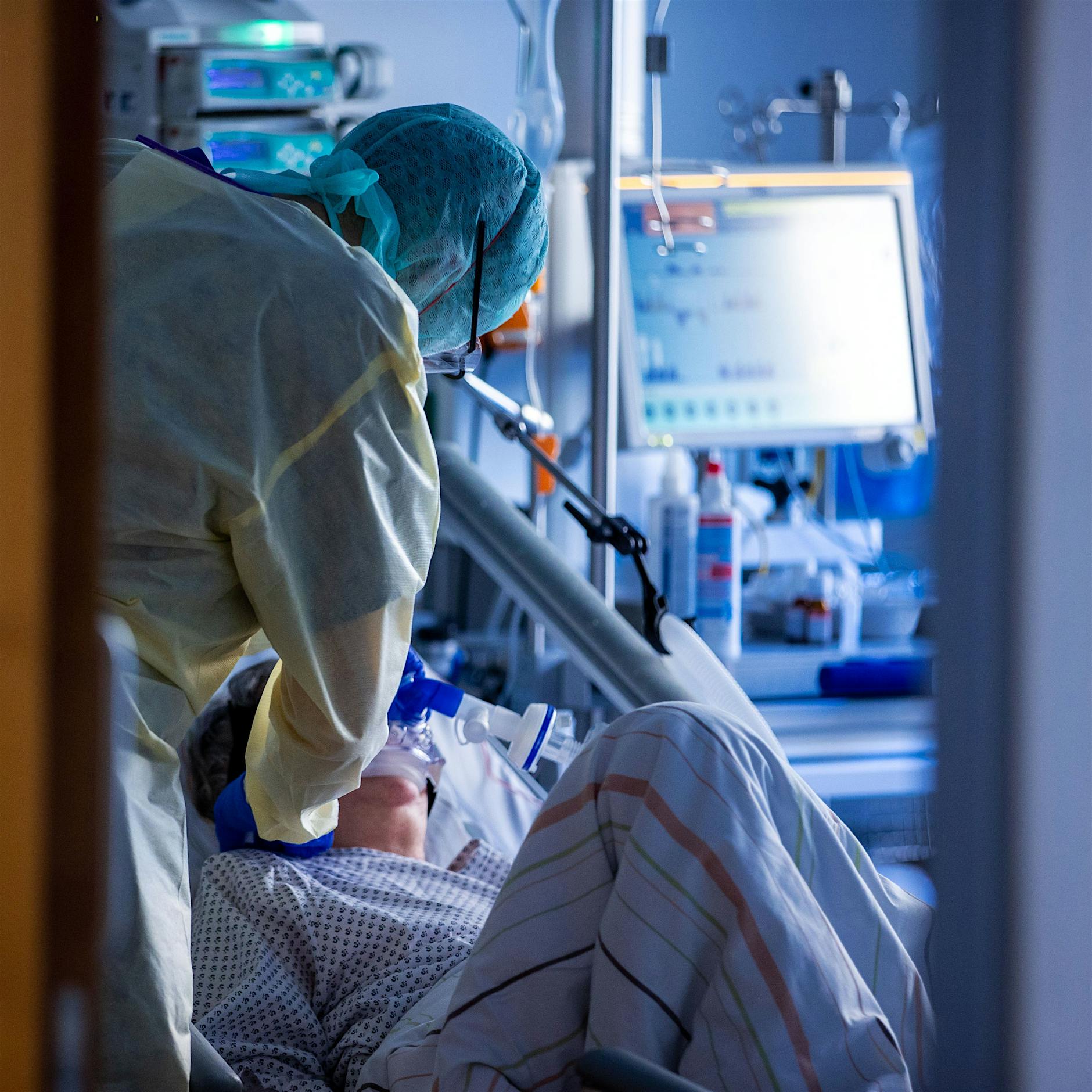 Impfdurchbrüche: Warum immer mehr Geimpfte auf Intensivstationen liegen