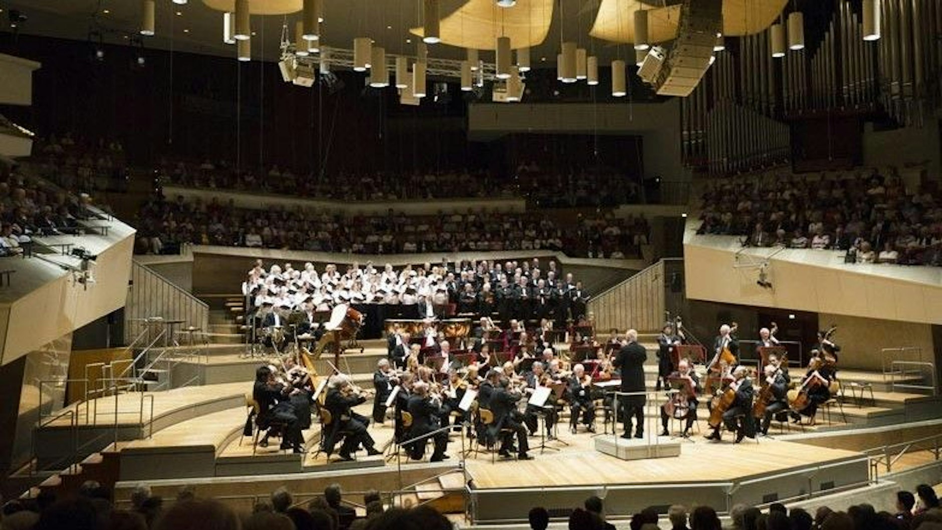 Der rechteckige Saal wird immer wieder wegen seiner hervorragenden Akustik gerühmt.