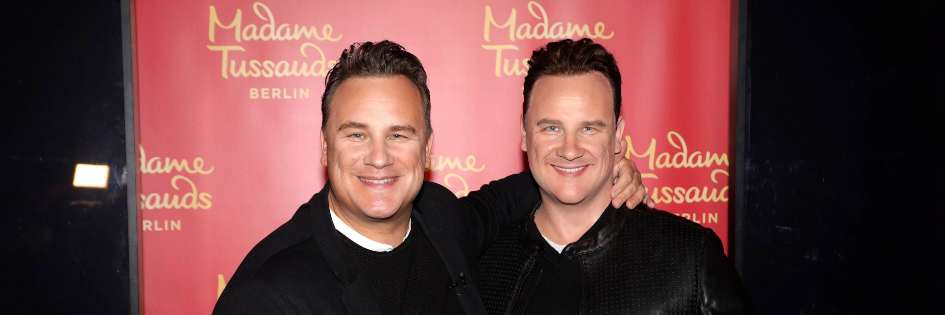 Wer ist echt, wer aus Wachs? Guido Maria Kretschmer bei der Enthüllung seines Doppelgängers.