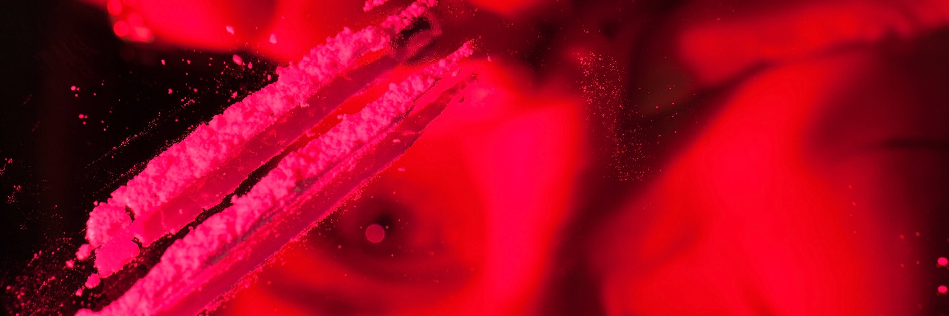 In Zeiten von Social Media kann man immer einfacher an Drogen bekommen. Sie werden sogar per Post ins Haus geliefert.