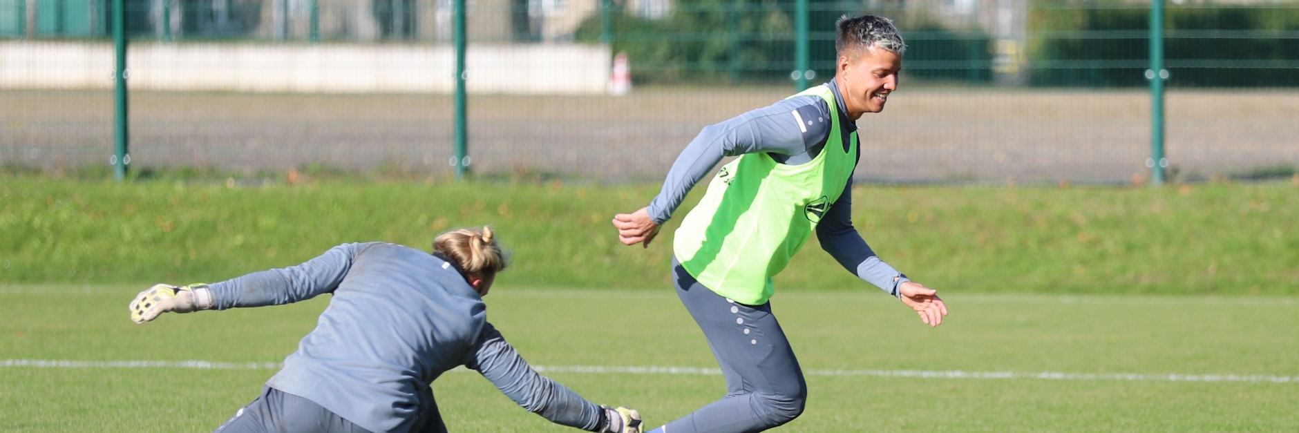 Umkurvte im Training nicht nur Torwart Kevin Sommer, sondern sprühte vor guter Laune: Philip Schulz.