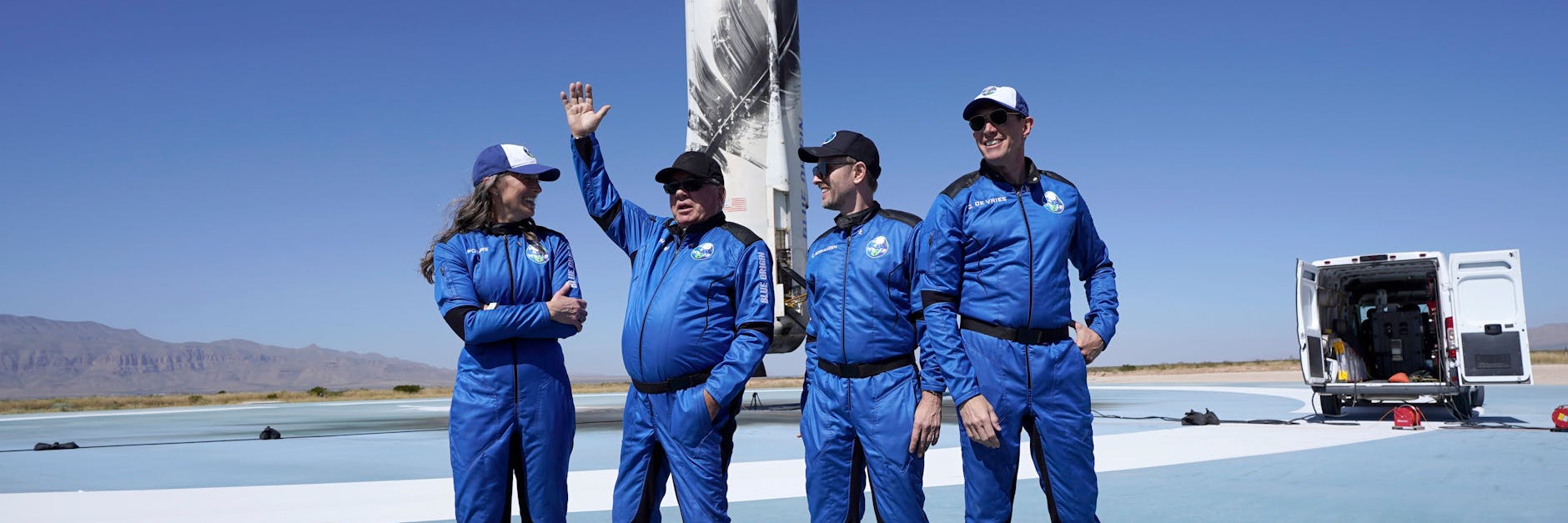 William Shatner, zweiter von links, flog am Mittwoch in den Weltraum. 