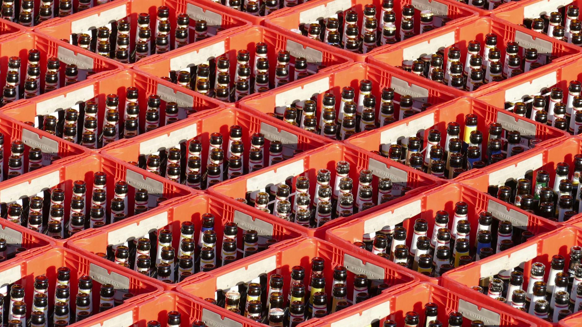 Die Bande soll rund 26 Millionen Liter Bier auf dem Schwarzmarkt in Frankreich und Großbritannien verkauft haben (Symbolbild).