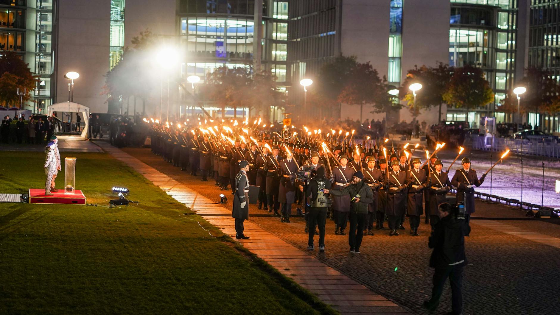 Der Große Zapfenstreich in Berlin zur Würdigung der Einsatzkontingente der Bundeswehr aus Anlass der Beendigung des Einsatzes in Afghanistan. 