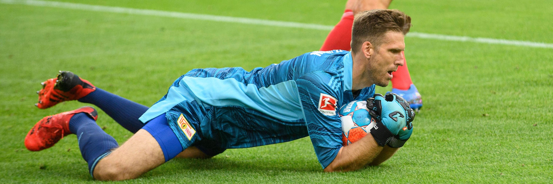 Unions Stammtorhüter Andreas Luthe genießt nicht nur nach gelungenen Paraden die Fan-Rufe bei den Eisernen.