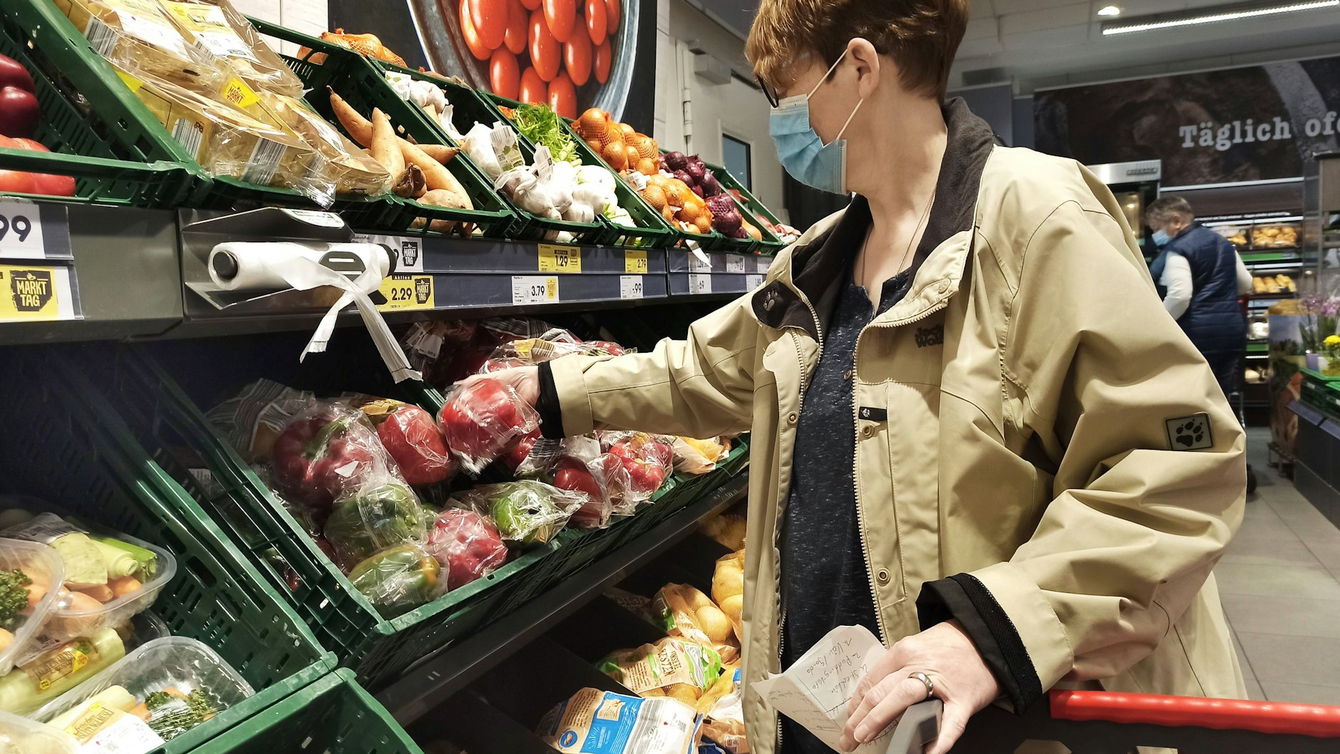 In Hessen ist es nun prinzipiell möglich, dass Supermärkte nur Geimpften und Genesenen Zutritt gewähren (Symbolbild).&nbsp;