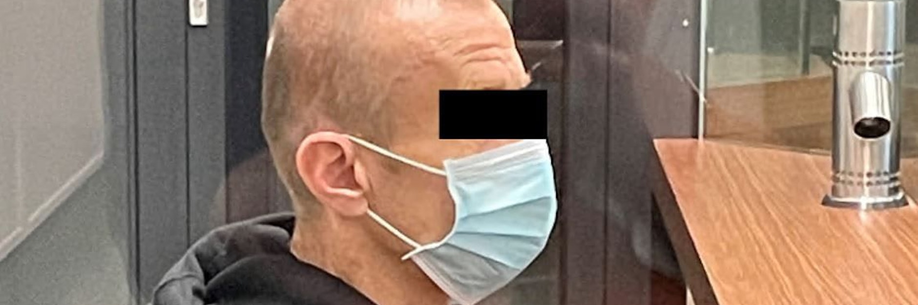 Der Pleite-Juwelierräuber saß am Donnerstag vor Gericht und entschuldigte sich bei seinen Opfern.