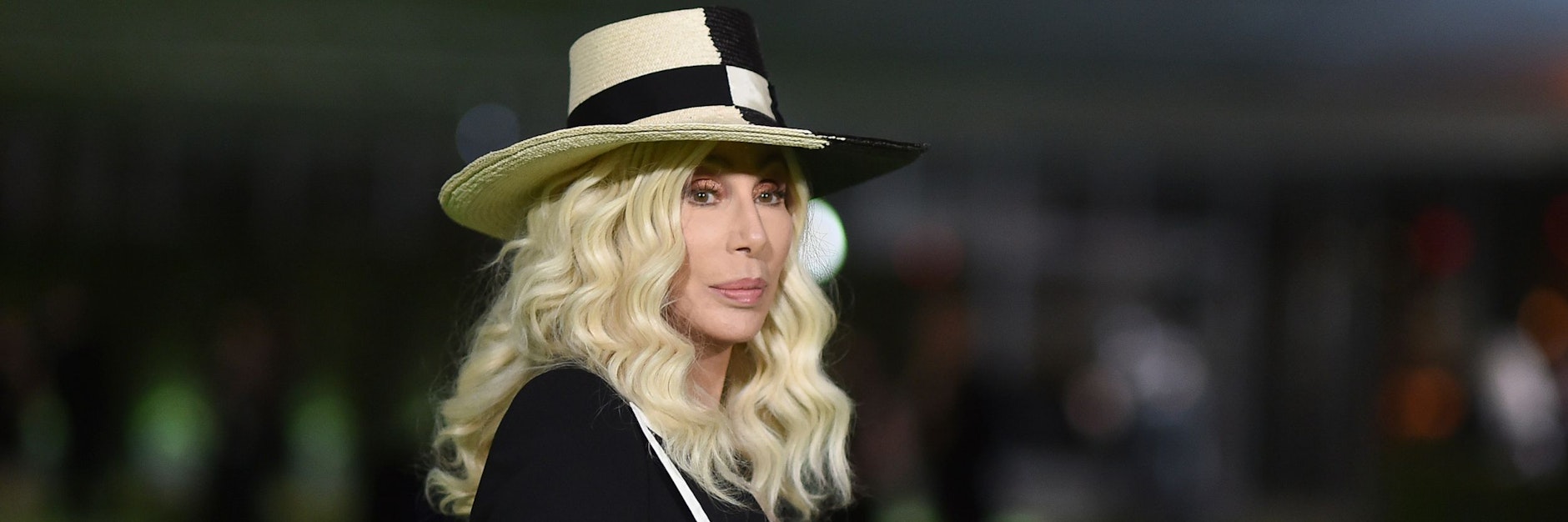 Gerichtskrieg zwischen Ex-Frau und Witwe. Cher verklagt Mary Bono, die nach ihr mit Sonny Bono verheiratet war.