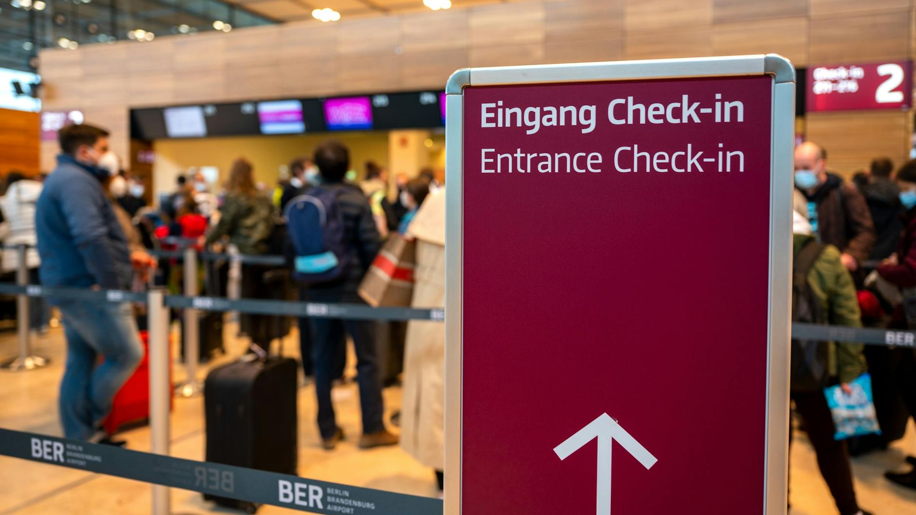Am Wochenende wird am Hauptstadt-Flughafen aufgrund der Herbstferien erneut ein erhöhtes Passagieraufkommen erwartet.