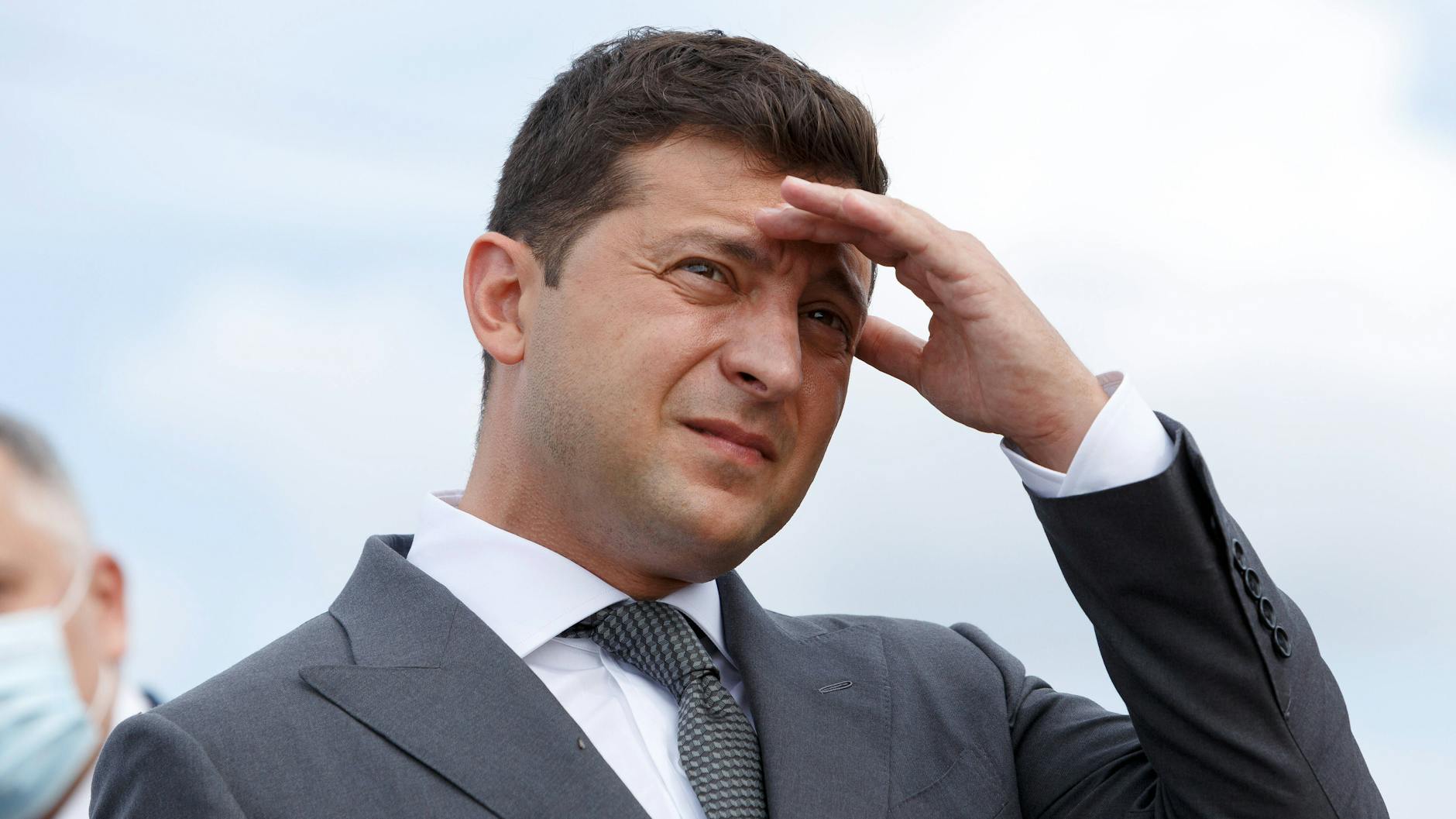 Der ukrainische Präsident Wolodymyr Selenskyj forderte Politiker auf, offen über ihre Finanzen zu sprechen. Eine Empfehlung, die er vermutlich nicht selbst in die Tat umgesetzt hat.