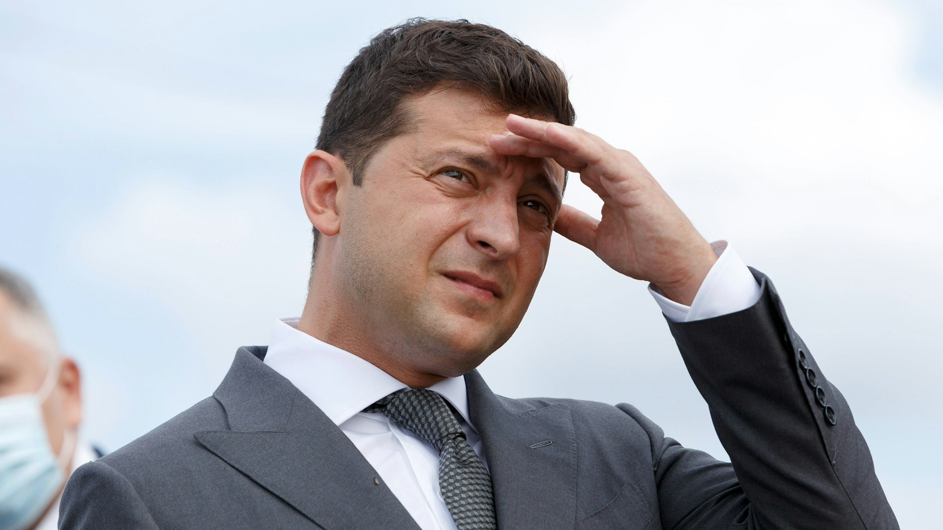 Der ukrainische Präsident Wolodymyr Selenskyj forderte Politiker auf, offen über ihre Finanzen zu sprechen. Eine Empfehlung, die er vermutlich nicht selbst in die Tat umgesetzt hat.