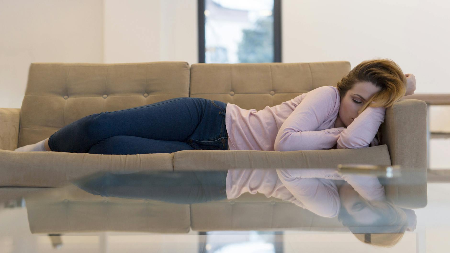 Könnten Sie momentan auch den ganzen Tag schlafen? Das liegt an der Jahreszeit, aber auch an Ihrer Ernährung.